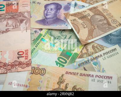 billets empilés des pays brics Banque D'Images