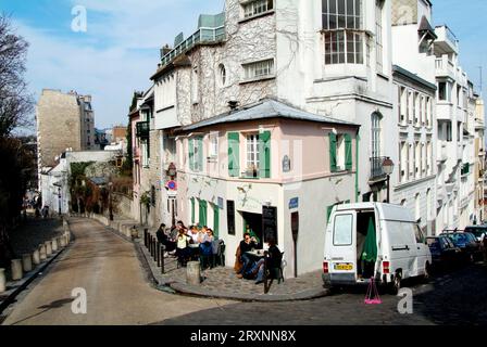 La Maison Rose Sidewalk Cafe, Butte Montmatre, 18e arrondissement, Paris, France Banque D'Images