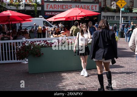 Seattle, États-Unis. 13 septembre 2023. Touristes au marché de Pike place. Banque D'Images