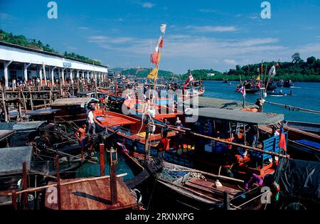 Navires dans le port, Kawthaung, Birmanie, Myanmar, navires dans le port, Kawthaung, Birmanie, Myanmar Banque D'Images