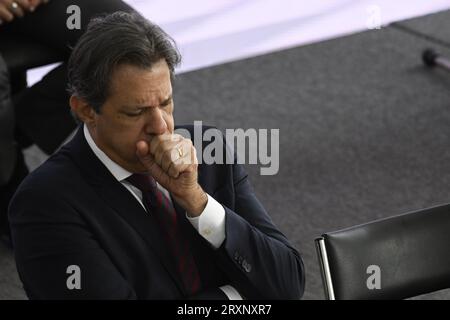 DF - BRASILIA - 09/26/2023 - BRASILIA, CÉRÉMONIE DE LANCEMENT DE LA NOUVELLE STRATÉGIE POUR LE COMPLEXE ÉCONOMIQUE et INDUSTRIEL DE LA SANTÉ - le ministre des Finances, Fernando Haddad, lors de la cérémonie de lancement de la nouvelle stratégie pour le complexe économique et industriel de la santé Saude qui s'est tenue ce mardi 26 septembre au Palacio do Planalto. Photo : Mateus Bonomi/AGIF (photo : Mateus Bonomi/AGIF/Sipa USA) Banque D'Images