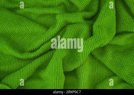 Un fond de texture de serviette de nettoyage en microfibre verte. Gros plan. Banque D'Images