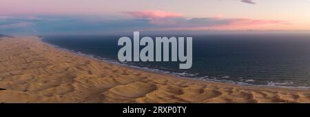 Vue aérienne des dunes de sable du parc national Addo Elephant au crépuscule, Eastern Cape, Afrique du Sud Banque D'Images