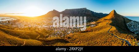 Vue drone depuis signal Hill au lever du soleil, Cape Town, Western Cape, Afrique du Sud Banque D'Images