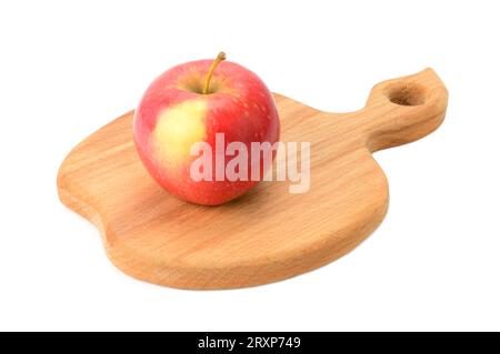 pomme sur planche à découper isolé sur blanc Banque D'Images