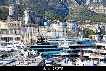 Monte Carlo, Monaco - 27 septembre 2023 : Monaco Yacht Show ambiance avec Yachts. Sea View, Yachten, Mandoga Media Germany Monaco Yacht Show 2023 *** Monte Carlo, Monaco 27 septembre 2023 Monaco Yacht Show atmosphère avec Yachts Sea View, Yachts, Mandoga Media Germany Monaco Yacht Show 2023 Credit : Imago/Alamy Live News Banque D'Images