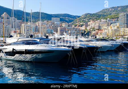 Monte Carlo, Monaco - 27 septembre 2023 : Monaco Yacht Show ambiance avec Yachts. Sea View, Yachten, Mandoga Media Germany Monaco Yacht Show 2023 *** Monte Carlo, Monaco 27 septembre 2023 Monaco Yacht Show atmosphère avec Yachts Sea View, Yachts, Mandoga Media Germany Monaco Yacht Show 2023 Credit : Imago/Alamy Live News Banque D'Images