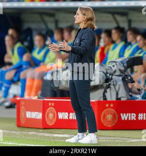 Bochum, Deutschland. 26 septembre 2023. Britta Carlson (GER, Interimstrainerin, coach) ; gestikulierend, 26.09.2023, LES RÈGLEMENTS de Bochum (Deutschland), Fussball, UEFA Women's Nations League, Deutschland - Island, DFB/DFL INTERDISENT TOUTE UTILISATION DE PHOTOGRAPHIES COMME SÉQUENCES D'IMAGES ET/OU QUASI-VIDÉO. Crédit : dpa/Alamy Live News Banque D'Images