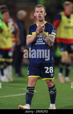 Bradford, Royaume-Uni. 26 septembre 2023. Le milieu de terrain de Middlesbrough Lewis O'Brien (28) applaudit les supporters après le match de Bradford City AFC contre Middlesbrough FC Carabao Cup, Round 3 au stade de l'Université de Bradford, Bradford, Royaume-Uni le 26 septembre 2023 Credit : Every second Media/Alamy Live News Banque D'Images