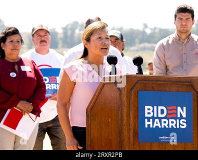 Moorpark, Californie, États-Unis. 26 septembre 2023. JULIE CHAVEZ RODRIGUEZ, la directrice de campagne Biden pour le président et petite-fille du leader des travailleurs agricoles Unis Cesar Chavez, annonce que les UFW soutiennent la campagne du président Biden et du vice-président Harris.(image de crédit : © Brian Cahn/ZUMA Press Wire) USAGE ÉDITORIAL SEULEMENT! Non destiné à UN USAGE commercial ! Banque D'Images