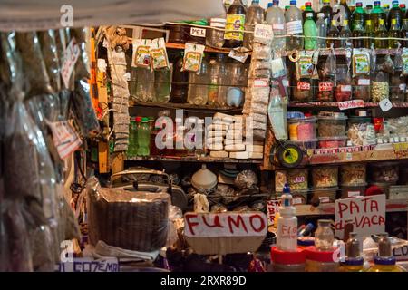 Salvador, Bahia, Brésil - 28 mars 2015 : épices en vente à la foire Sao Joaquim, ville de Salvador, Bahia. Banque D'Images