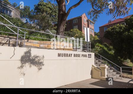 Appartements et maisons avec vue sur Redleaf Pool, également connu sous le nom Murray Rose Pool, Double Bay, Sydney, Australie. Banque D'Images