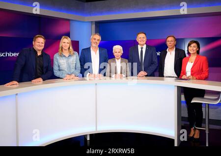 Michael Bröcker, Julie Kurz, Christian Rach, Marie-Agnes Strack-Zimmermann, Richard Arnold, Harald Welzer und Sandra Maischberger in der ARD-Talkshow maischberger im Studio Berlin Adlershof. Berlin, 26.09.2023 *** Michael Bröcker, Julie Kurz, Christian Rach, Marie Agnes Strack Zimmermann, Richard Arnold, Harald Welzer et Sandra Maischberger sur le talk show ARD maischberger au Studio Berlin Adlershof Berlin, 26 09 2023 Foto:XT.xBartillax/xFuturexImagex maischberger2609 3901 Credit : o/Alamy Live News Banque D'Images