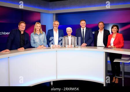 Michael Bröcker, Julie Kurz, Christian Rach, Marie-Agnes Strack-Zimmermann, Richard Arnold, Harald Welzer und Sandra Maischberger in der ARD-Talkshow maischberger im Studio Berlin Adlershof. Berlin, 26.09.2023 *** Michael Bröcker, Julie Kurz, Christian Rach, Marie Agnes Strack Zimmermann, Richard Arnold, Harald Welzer et Sandra Maischberger sur le talk show ARD maischberger au Studio Berlin Adlershof Berlin, 26 09 2023 Foto:XT.xBartillax/xFuturexImagex maischberger2609 3902 Credit : o/Alamy Live News Banque D'Images