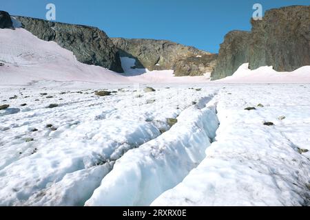 Journée d'été ensoleillée sur le glacier IGAN. Polar Oural, Russie Banque D'Images