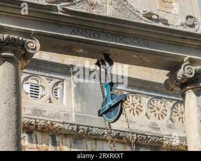 Cour et cloîtres du monastère franciscain dans la vieille ville de Dubrovnik, en Croatie Banque D'Images