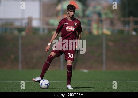 Marco Dalla Vecchia du Torino FC U19 en action lors du match de football Primavera 1 entre le Torino FC U19 et L'AS Roma U19. Banque D'Images