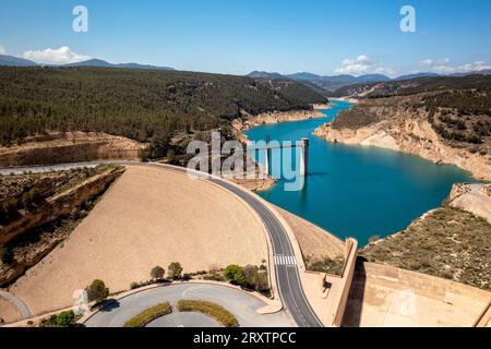 Vue aérienne drone du barrage et réservoir Francisco Abellan, Grenade, Andalousie, Espagne, Europe Banque D'Images