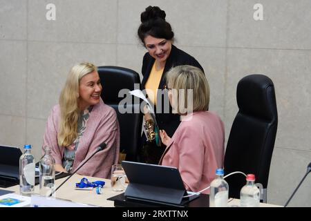 Bruxelles, Belgique, le 27 septembre 2023. Bruxelles, Belgique, 27 septembre 2023. Mairead McGuinness, commissaire européenne, arrive à la réunion hebdomadaire du Collège de la Commission européenne à Bruxelles, en Belgique, le 27 septembre 2023. Banque D'Images