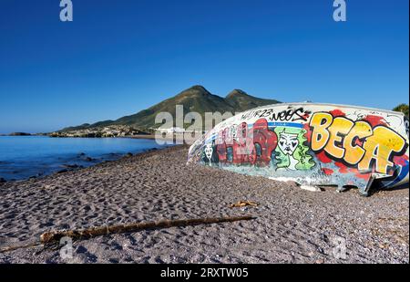 Strand Los Escullos mit Seegelboot Wrack Banque D'Images