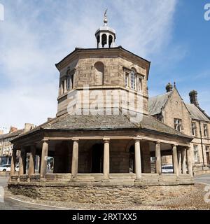 La croix octogonale du marché (Butter Market) (Break's Folley), un bâtiment classé Grade I construit par Thomas Breaks, datant de 1747, Barnard Castle Banque D'Images