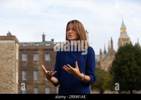 Londres, Royaume-Uni. Septembre 27 2023. La secrétaire d'État au numérique, à la Culture, aux médias et au Sport, Lucy Frazer, est vue à Westminster lors de la tournée des médias du matin. Crédit : Tayfun Salci / Alamy Live News Banque D'Images