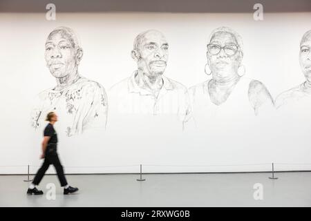 UTILISATION ÉDITORIALE SEULE une installation de diverses œuvres d'art intitulée Burden of Proof par Barbara Walker, nominée au prix Turner 2023, est dévoilée lors de l'ouverture de l'exposition Turner Prize 2023 à Towner Eastbourne dans l'East Sussex. Date de la photo : mercredi 27 septembre 2023. Banque D'Images