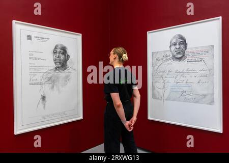 UTILISATION ÉDITORIALE SEULE une installation de diverses œuvres d'art intitulée Burden of Proof par Barbara Walker, nominée au prix Turner 2023, est dévoilée lors de l'ouverture de l'exposition Turner Prize 2023 à Towner Eastbourne dans l'East Sussex. Date de la photo : mercredi 27 septembre 2023. Banque D'Images