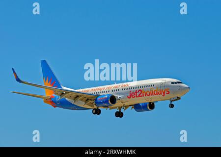 Jet2 jours fériés Boeing 737-8mg en approche finale. Banque D'Images