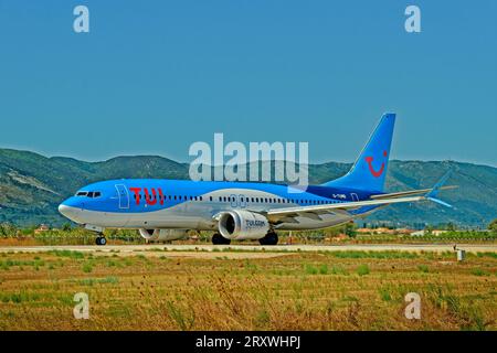 Avion TUI Boeing 737 800 au sol pour le décollage. Banque D'Images