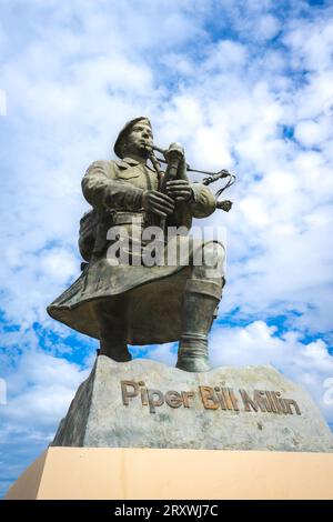 Statue et mémorial pour Piper Bill Millin. A Sword Beach, normandie, France. Août 15 2023. Banque D'Images