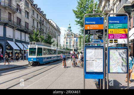 Arrêt de tram sur Bahnhofstrasse (rue commerçante), Altstadt (vieille ville), ville de Zürich, Zürich, Suisse Banque D'Images