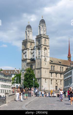 Église de Grossmünster sur le pont de Münster (Münsterbrücke), Altstadt (vieille ville), ville de Zürich, Zürich, Suisse Banque D'Images