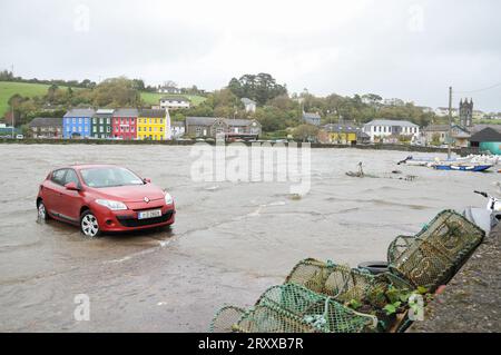 Bantry, Co Cork, Irlande. 27 septembre 2023. La marée haute est passée sans incident à Bantry ce soir alors que la tempête Agnes continue son voyage à travers l'Irlande. Crédit : Karlis Dzjamko/Alamy Live News Banque D'Images