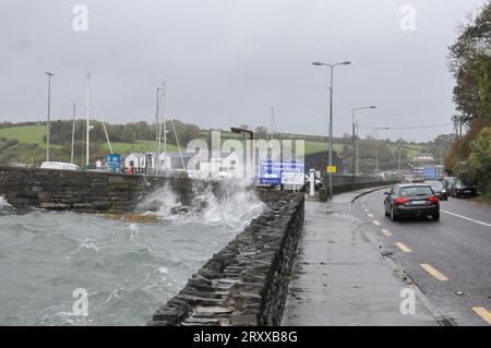 Bantry, Co Cork, Irlande. 27 septembre 2023. La marée haute est passée sans incident à Bantry ce soir alors que la tempête Agnes continue son voyage à travers l'Irlande. Crédit : Karlis Dzjamko/Alamy Live News Banque D'Images