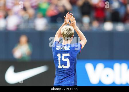 24 septembre 2023 : l'attaquant des États-Unis Megan Rapinoe (15 ans) fait ses adieux lors du match de football International friendly Womenâ€™ entre l'équipe nationale américaine et l'Afrique du Sud au Soldier Field à Chicago, Illinois. L'équipe nationale américaine a battu l'Afrique du Sud 2-0. John Mersits/CSM. Banque D'Images