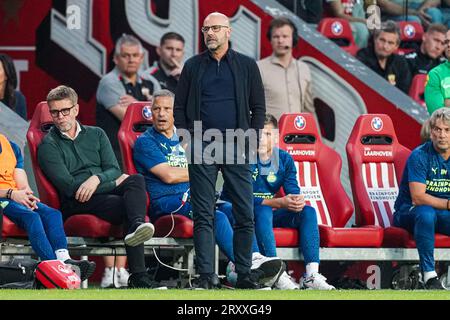 EINDHOVEN, PAYS-BAS - 27 SEPTEMBRE : Peter Bosz du PSV lors du match néerlandais d'Eredivisie entre PSV et Go Ahead Eagles au Philips Stadion le 27 septembre 2023 à Eindhoven, pays-Bas. (Photo de Jeroen Meuwsen/Orange Pictures) Banque D'Images