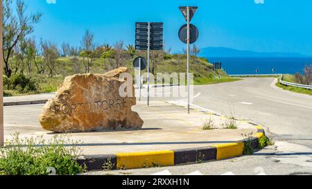 Signe d'information accueillant de Porto Torres Sardaigne Banque D'Images