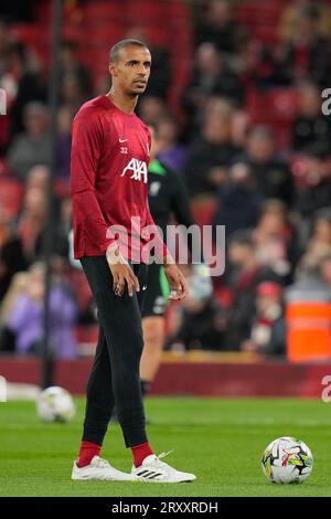 Joel Matip #32 de Liverpool se réchauffe avant le match du troisième tour de la Carabao Cup Liverpool vs Leicester City à Anfield, Liverpool, Royaume-Uni, le 27 septembre 2023 (photo de Steve Flynn/News Images) Banque D'Images