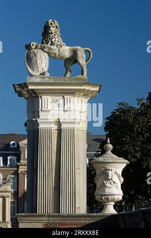 Sculpture de lion, Versailles Westphalien, Château de douves Nordkirchen, Rhénanie du Nord-Westphalie, sculpture de lion, Château baroque à douves Nordkirchen Banque D'Images