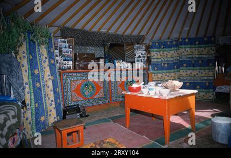 Intérieur de la yourte mongole, habitation, Gorkhi Terelj, Mongolie, GER Banque D'Images