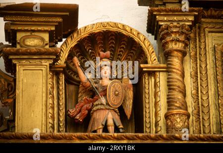 Statue de Saint Michel dans l'église, Estancia jésuite de Santa Catalina, province de Cordoue, Argentine Banque D'Images