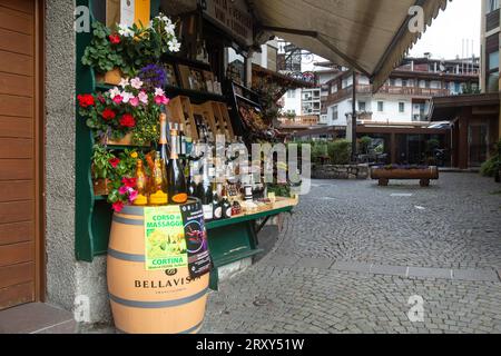 Cortina d’Ampezzo, Belluno, Vénétie, Italie, 14 septembre 2023, une vue sur les rues de la ville Banque D'Images