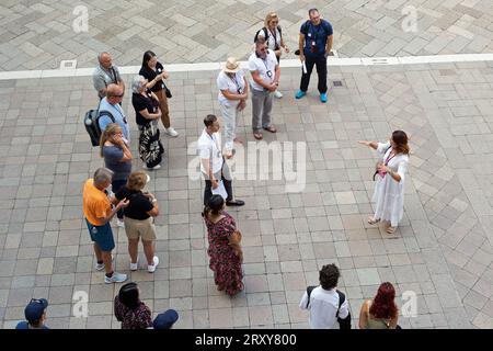 Venise, Italie, 16 septembre 2023, un groupe de tournée tourné d'en haut au Palais des Doges Banque D'Images