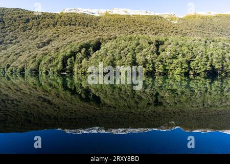 Mirror Lakes le long de la route pittoresque Milford Road dans l'île du Sud de la Nouvelle-Zélande Banque D'Images