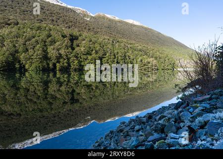 Mirror Lakes le long de la route pittoresque Milford Road dans l'île du Sud de la Nouvelle-Zélande Banque D'Images