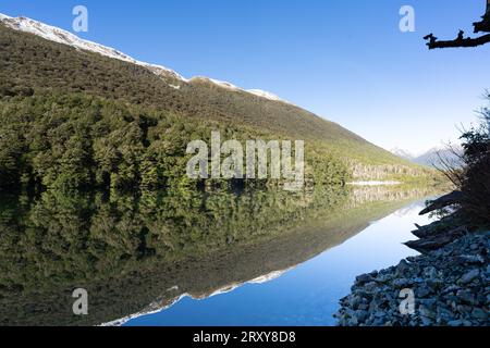 Mirror Lakes le long de la route pittoresque Milford Road dans l'île du Sud de la Nouvelle-Zélande Banque D'Images