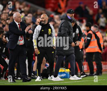 Liverpool, Angleterre, 27 septembre 2023. Enzo Maresca, Manager de Leicester City, et Jurgen Klopp, Manager de Liverpool à temps plein lors du match de la Carabao Cup à Anfield, Liverpool. Le crédit photo devrait se lire : Gary Oakley / Sportimage Banque D'Images