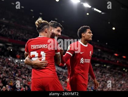 Liverpool, Angleterre, 27 septembre 2023. Dominik Szoboszlai, de Liverpool, célèbre avoir marqué le deuxième but de Liverpools pour atteindre 2-1 lors du match de la Carabao Cup à Anfield, Liverpool. Le crédit photo devrait se lire : Gary Oakley / Sportimage Banque D'Images