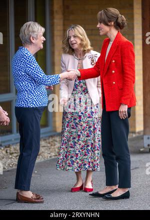 Sittingbourne, Angleterre. ROYAUME-UNI. 27 septembre 2023. Catherine Princesse de Galles se joint à une session de portage en famille dans le cadre de sa campagne « Shaping US » sur le crédit de la petite enfance : Anwar Hussein/Alamy Live News Banque D'Images